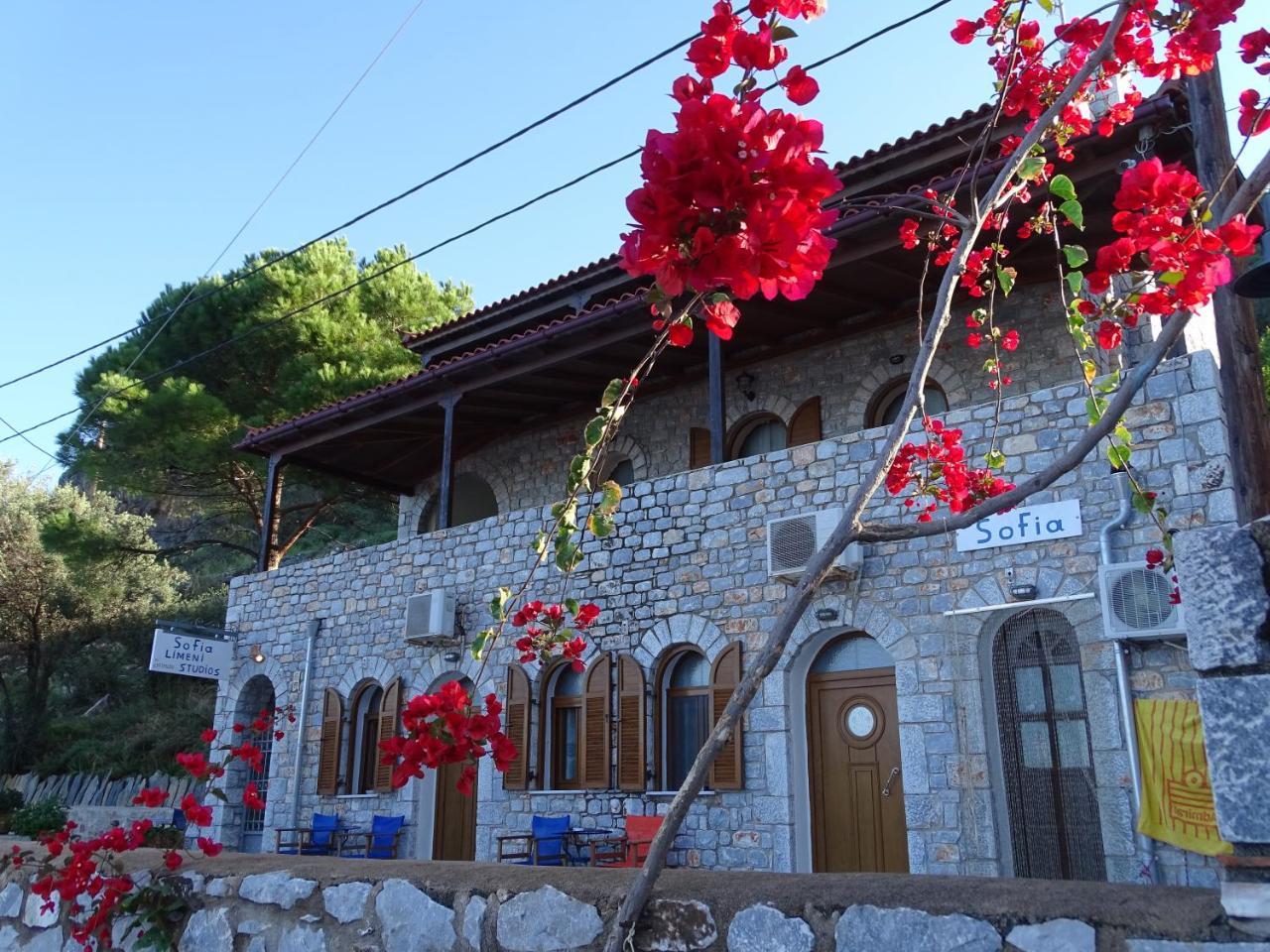 Sophia Limeni Apartments And Studios Exterior foto